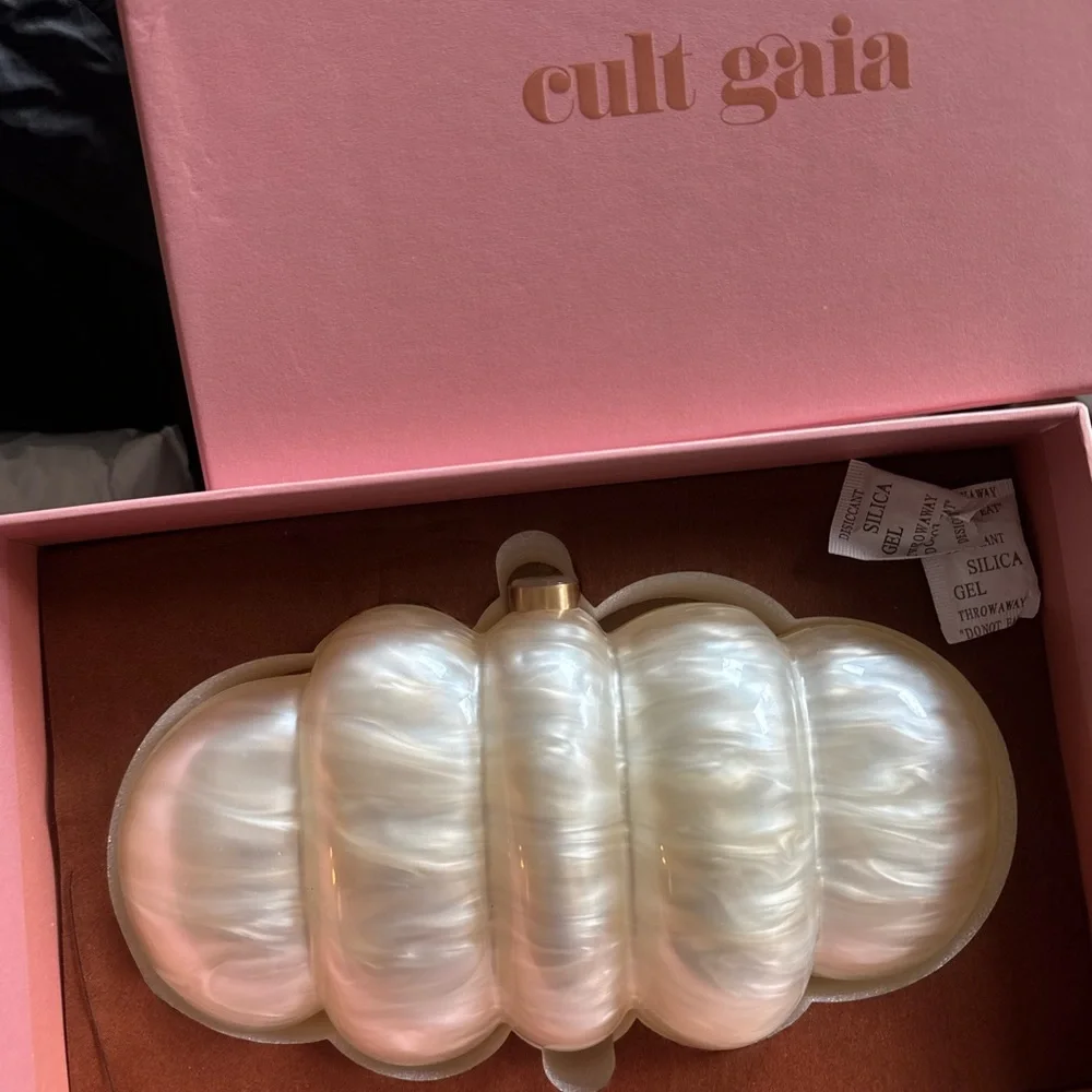 Cult Gaia Puffer Clutch - Picture 3 of 3